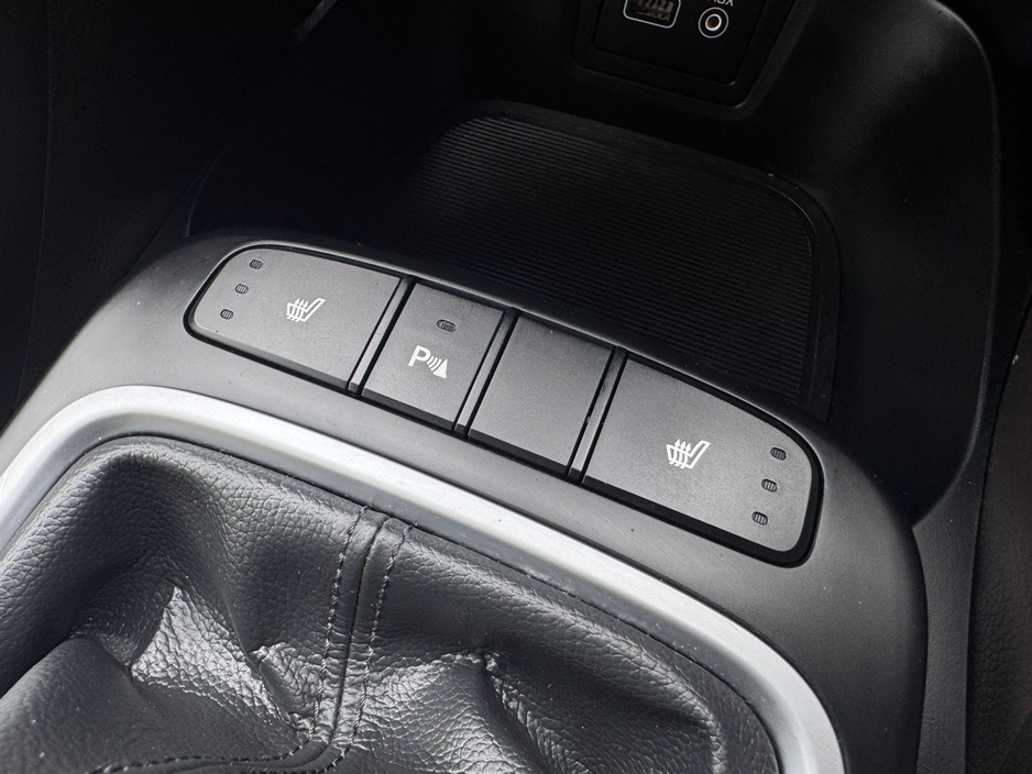 2016 Hyundai Santa Fe - image 26