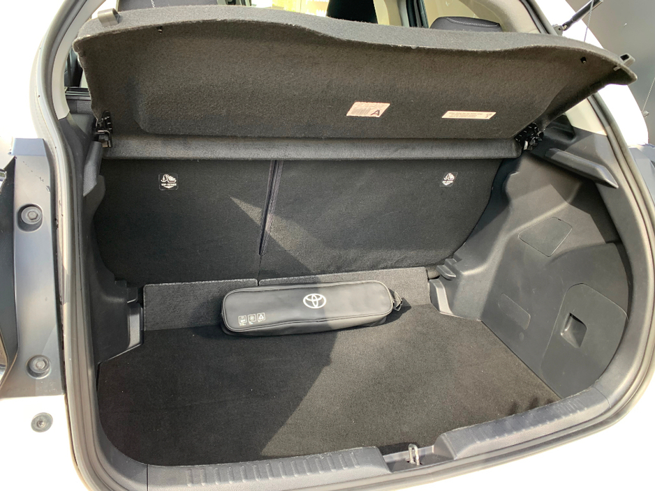 2023 Toyota Yaris - image 10