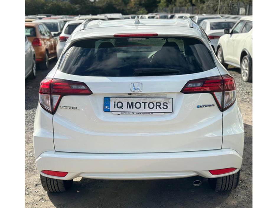 2017 Honda Vezel - image 11