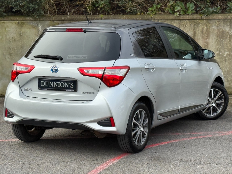 2020 Toyota Yaris - image 8