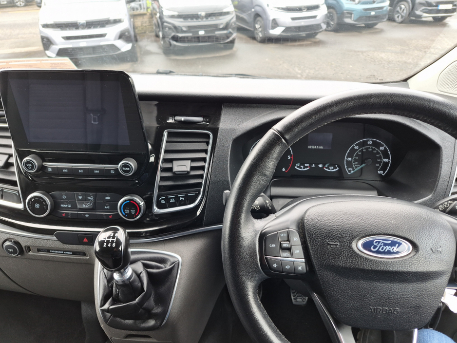2020 Ford Tourneo Custom - image 8