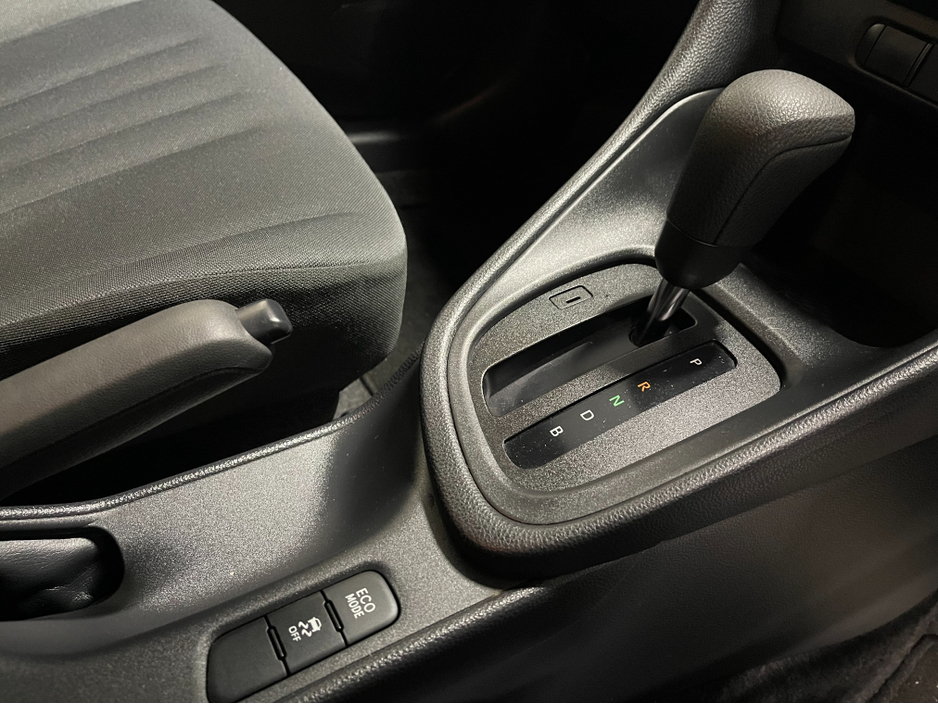 2020 Toyota Yaris - image 8