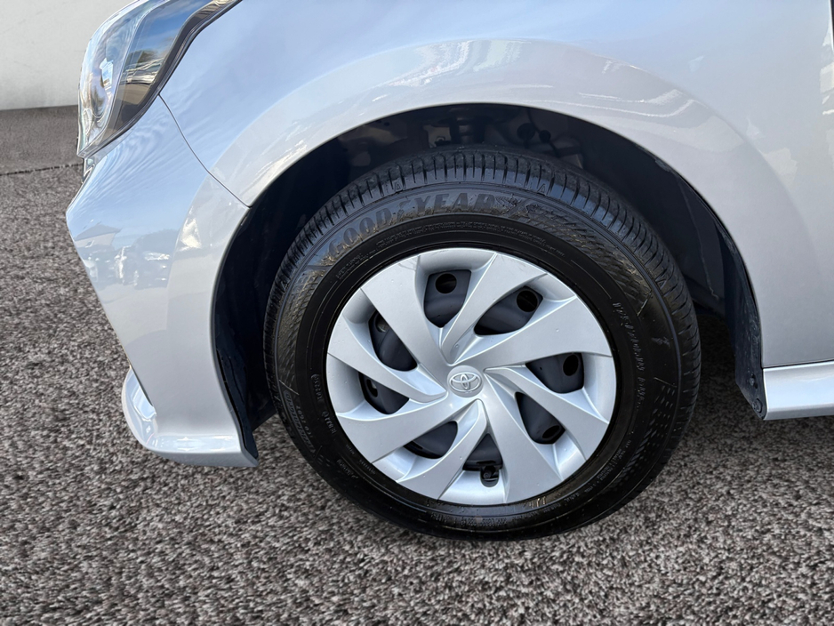 2020 Toyota Yaris - image 15