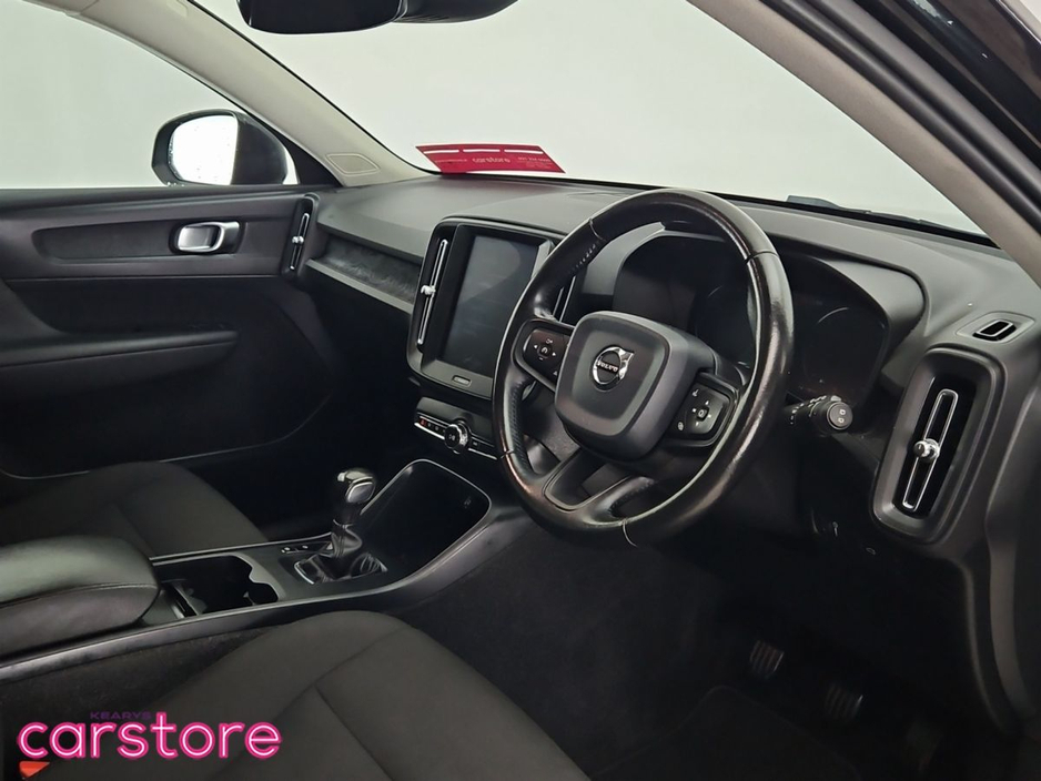 2019 Volvo XC40 - image 9