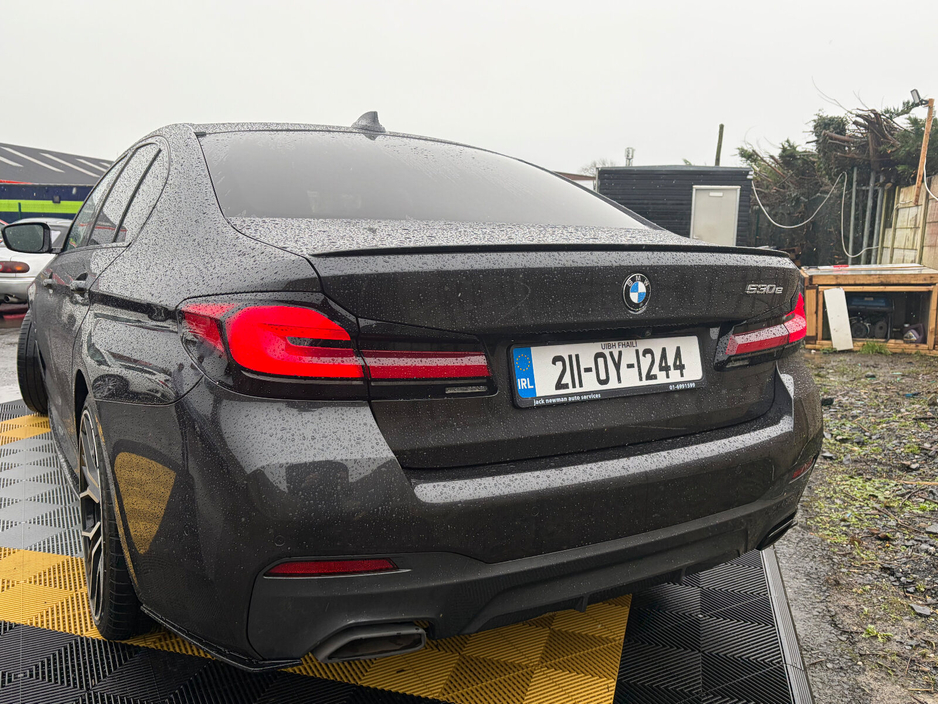 2021 BMW 5 Series - image 3