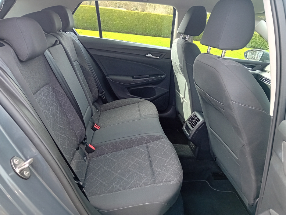2021 Volkswagen Golf - image 5