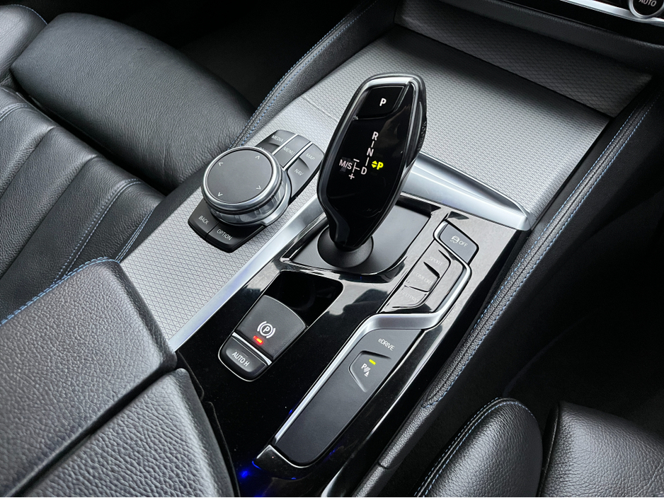 2018 BMW 5 Series 530e M-SPORT PETROL PLUG IN HYBRID 2.0 //HIGH SPEC//REVERSE CAMERA//HEAD UP DISPLAY//LASERLIGHTS// €23,950