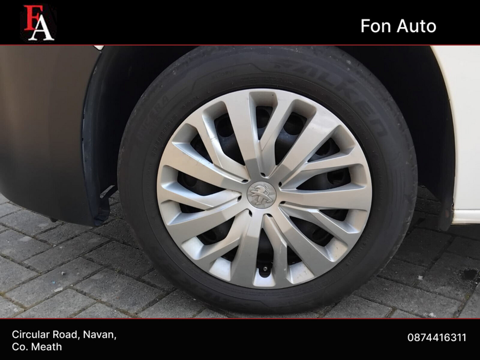 2019 Peugeot Partner - image 28