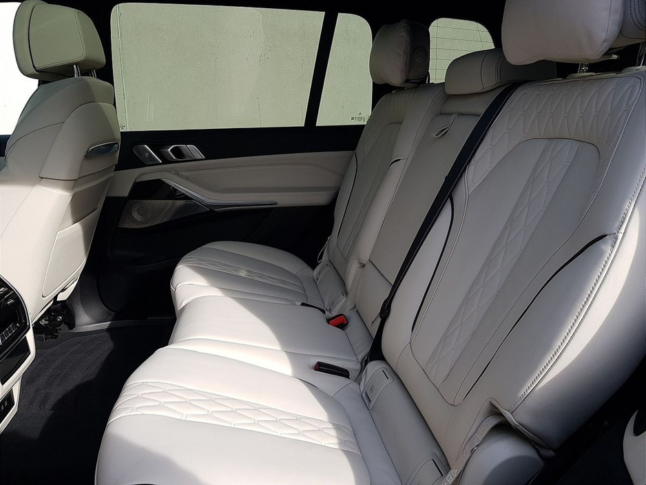 2023 BMW X7 - image 20