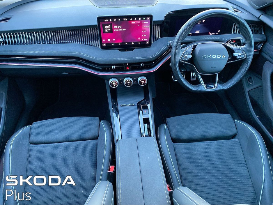 2025 Skoda Superb - image 2