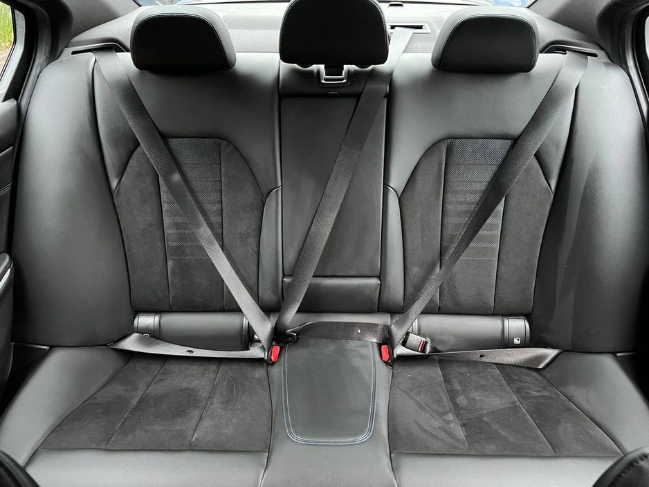 2021 BMW 3 Series - image 12