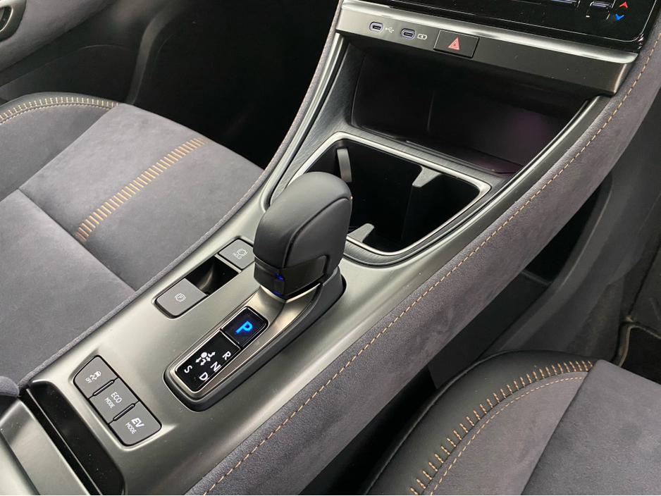 2025 Lexus LBX - image 15