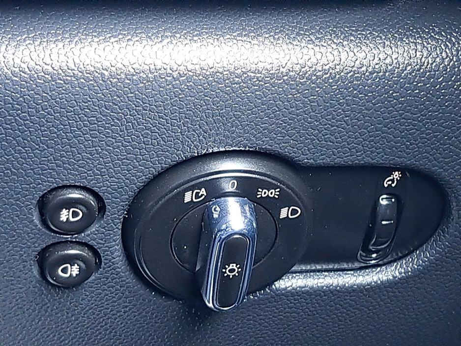 2016 MINI Cooper S - image 22