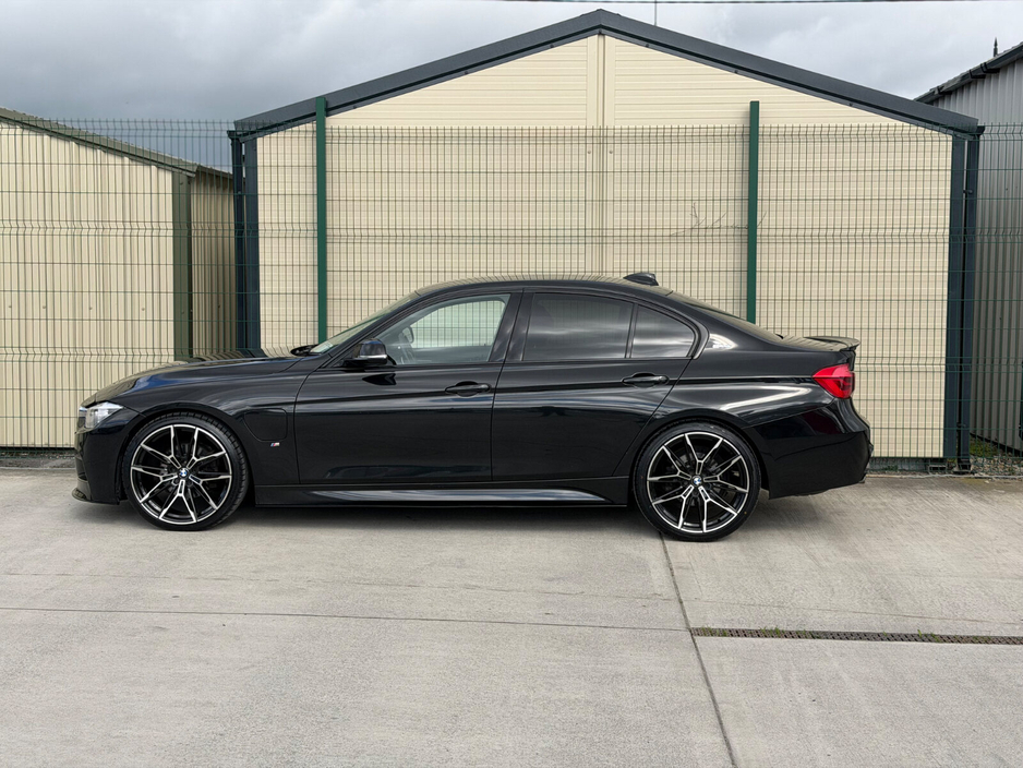 2017 BMW 3 Series - image 3