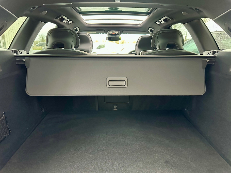 2025 Volvo XC60 - image 18