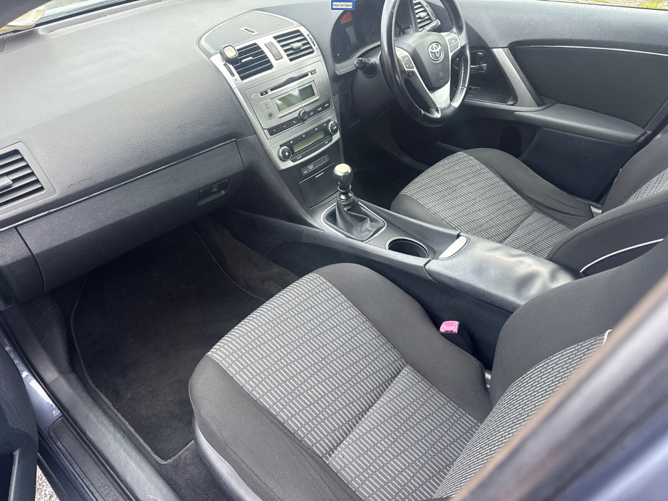 2013 Toyota Avensis - image 12