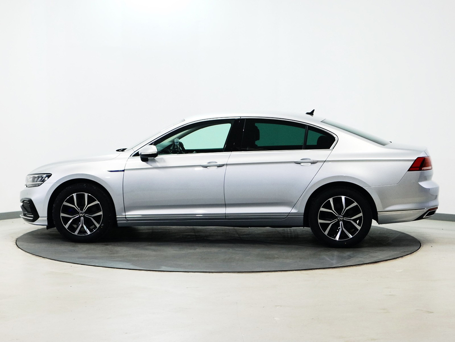 2021 Volkswagen Passat - image 7