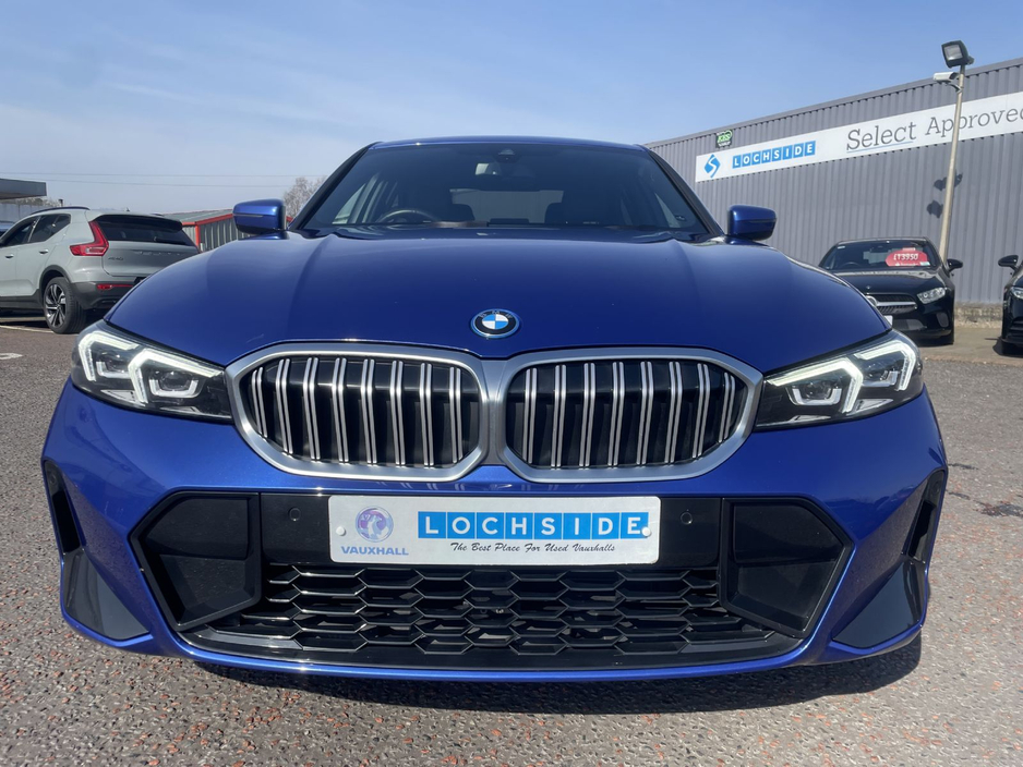 2025 BMW 3 Series - image 2