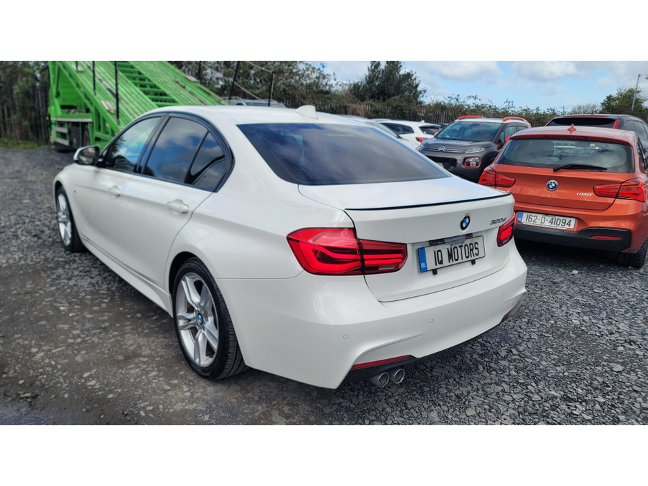 2016 BMW 3 Series - image 4
