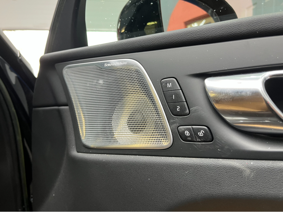 2023 Volvo XC60 €46950! 2023 VOLVO XC60 RECHARGE ULTIMATE T6 AWD PLUG 2.0 AUTOMATIC / CRUISE CONTROL /  ELECTRIC MEMORY & HEATED SEATS / 360° PARKING CAMERA / PANORAMIC SUNROOF / APPLE CARPLAY €46,950