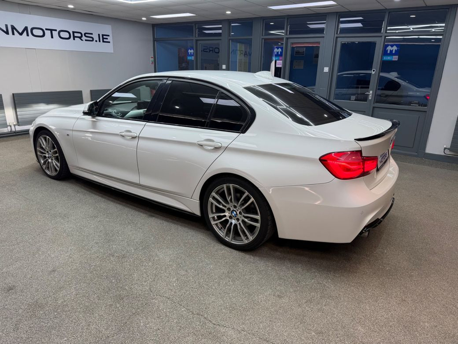 2016 BMW 3 Series - image 18