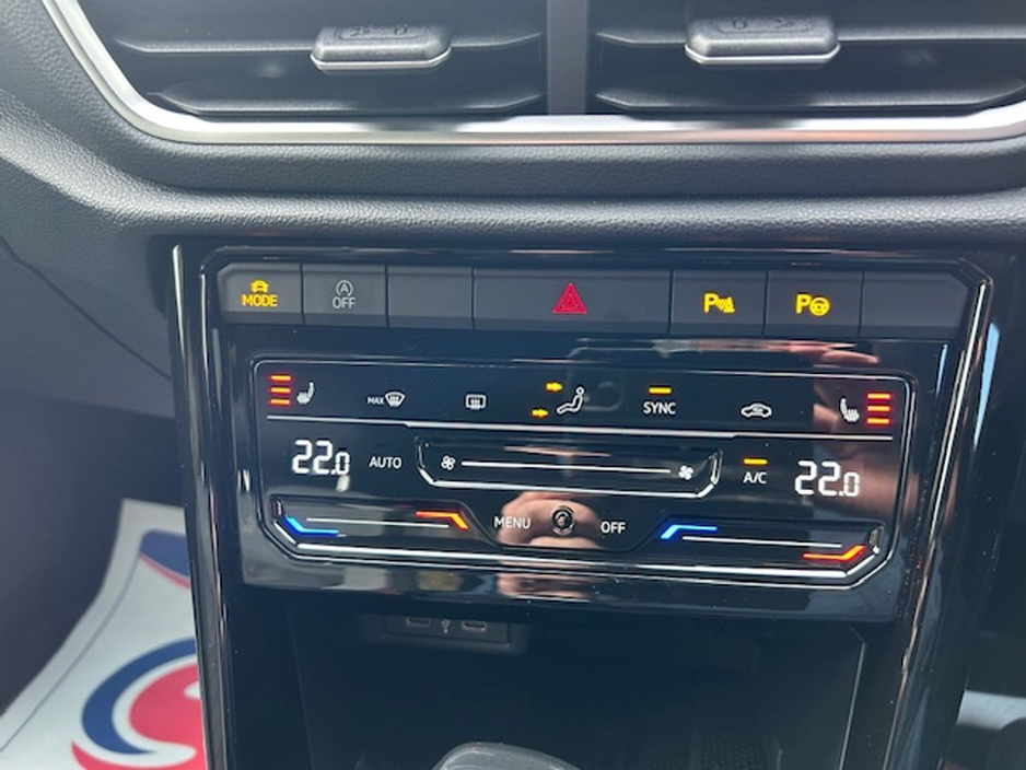 2025 Volkswagen T-Roc - image 19