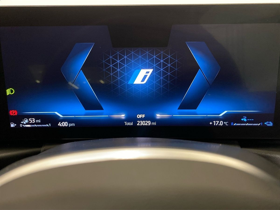 2024 BMW 3 Series - image 9