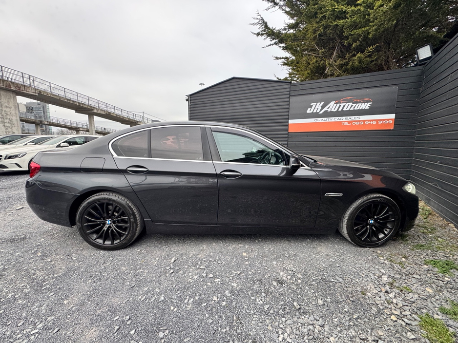 2016 BMW 5 Series - image 8