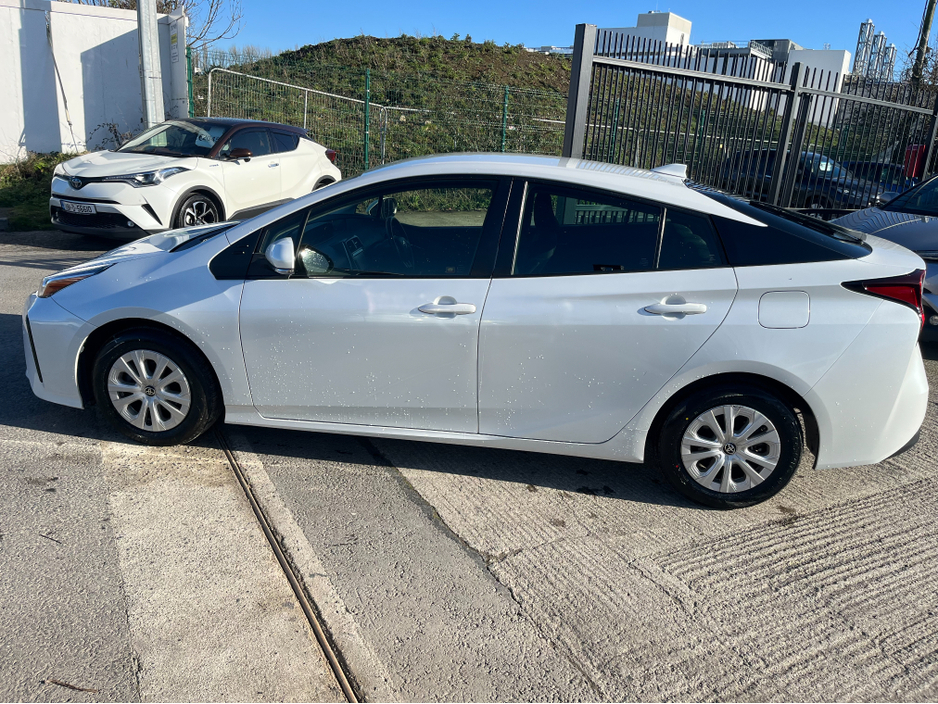 2020 Toyota Prius - image 4