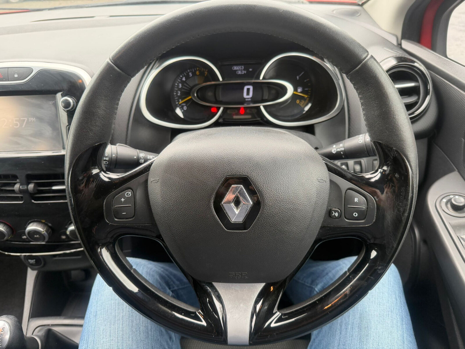2016 Renault Clio - image 10