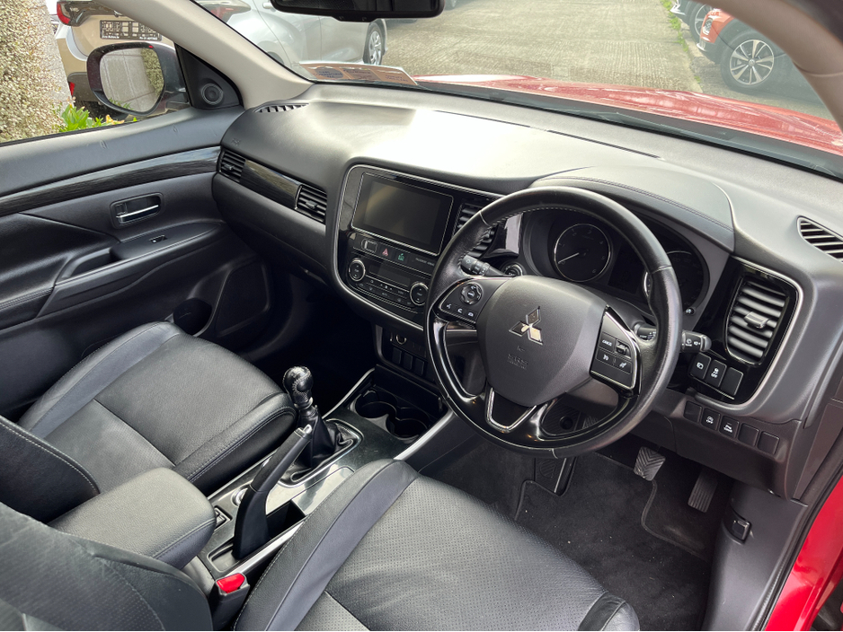 2018 Mitsubishi Outlander - image 16