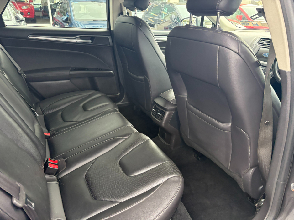 2018 Ford Mondeo - image 12