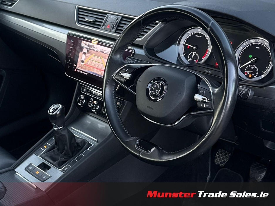 2022 Skoda Superb - image 11