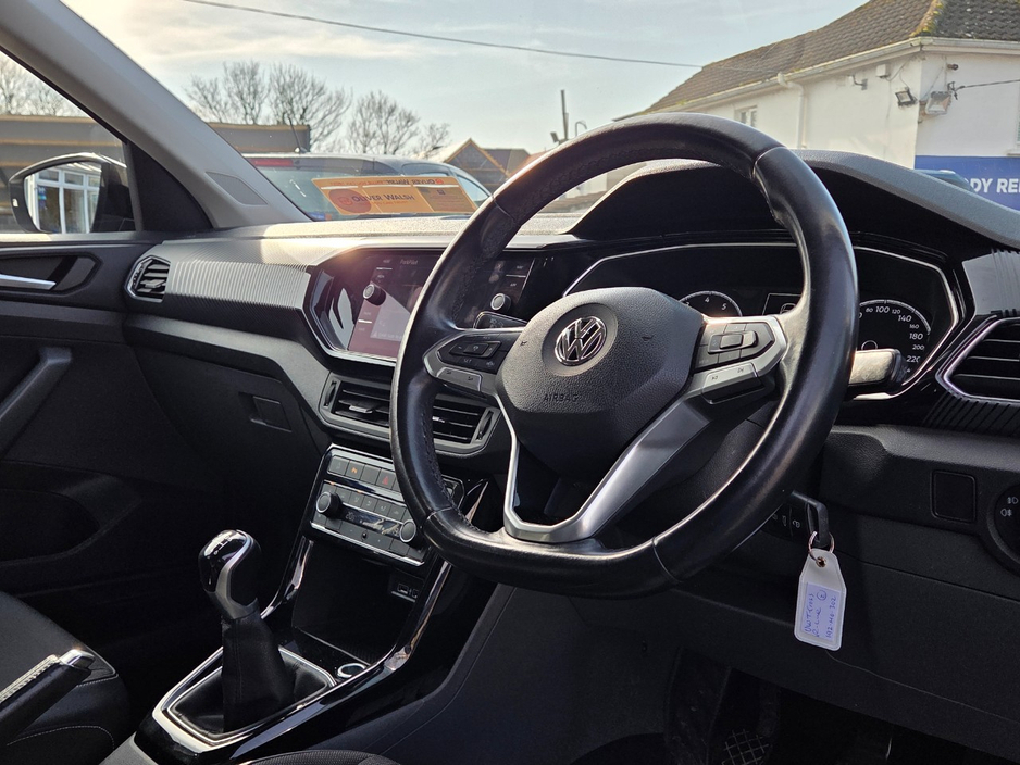 2019 Volkswagen T-Cross - image 13