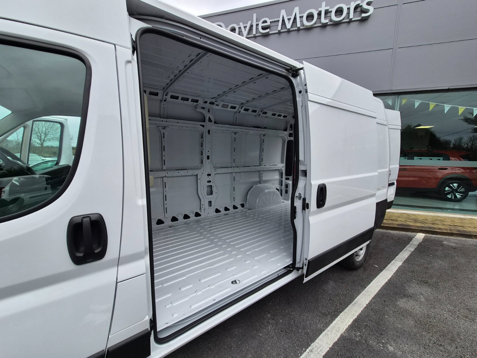 2026 Opel Movano - image 6