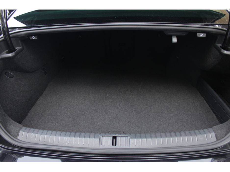 2016 Volkswagen Passat - image 19