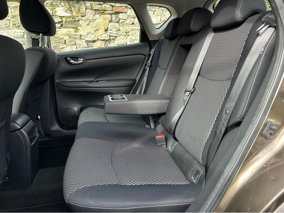 2015 Nissan Pulsar - image 19