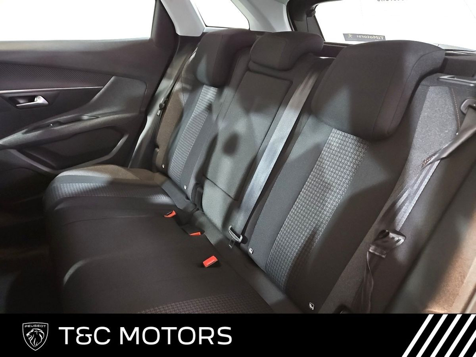 2020 Peugeot 3008 - image 7
