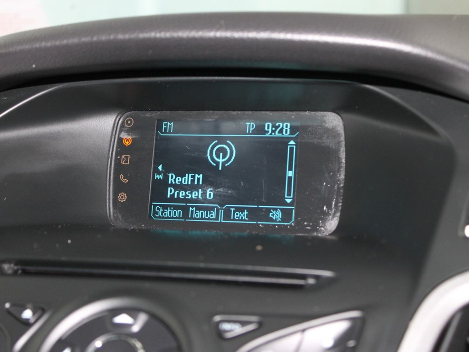 2014 Ford Focus - image 16