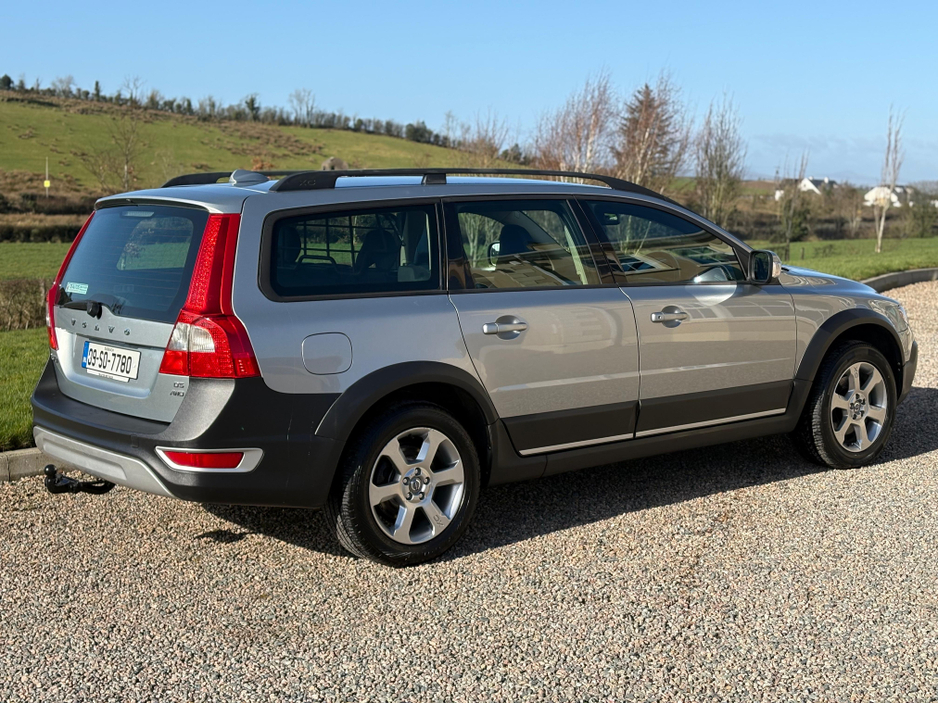 2009 Volvo XC70 - image 4