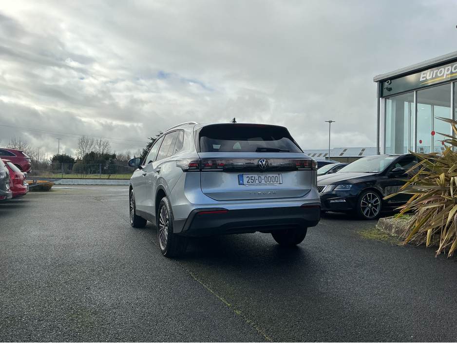 2025 Volkswagen Tiguan - image 7