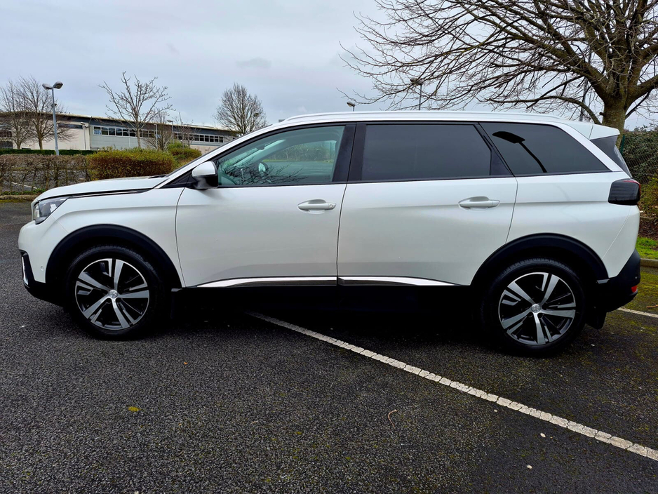 2019 Peugeot 5008 - image 3