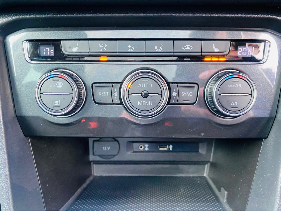 2018 Volkswagen Tiguan R-LINE  2.0 TDI 150HP D7F 5DR €25,995