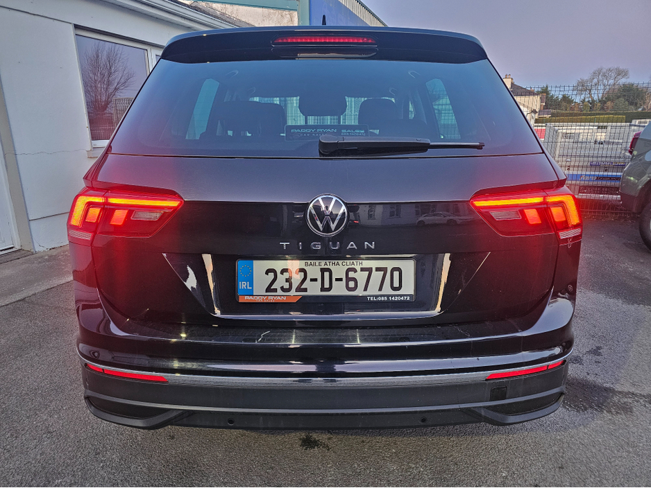 2023 Volkswagen Tiguan - image 8