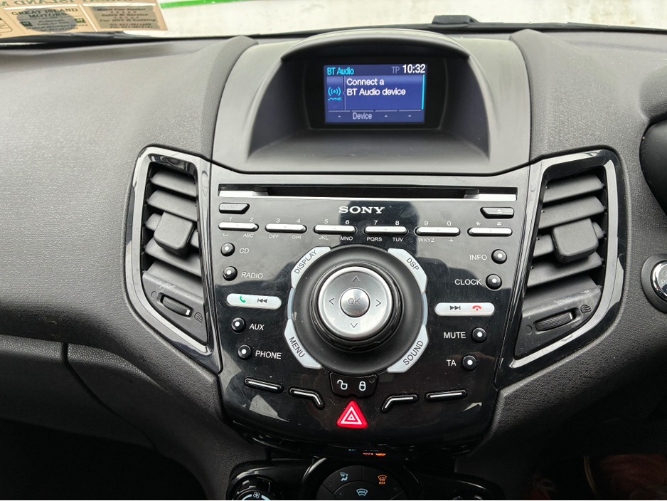 2014 Ford Fiesta - image 24