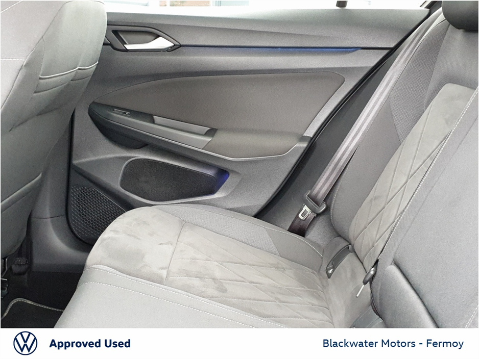 2021 Volkswagen Golf - image 7