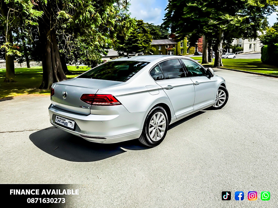 2016 Volkswagen Passat - image 2