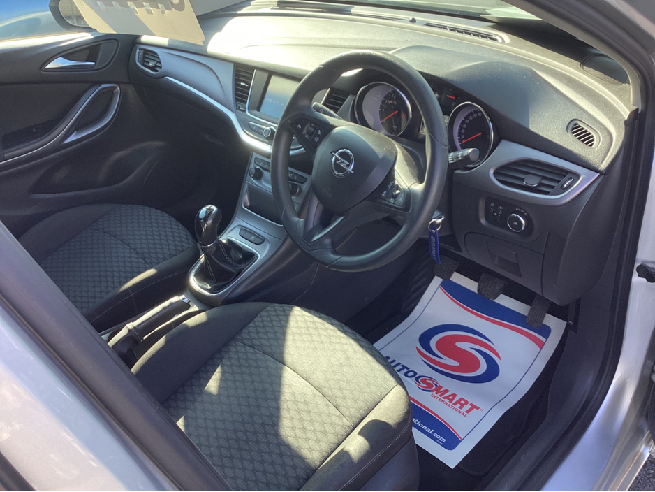 2017 Opel Astra - image 10