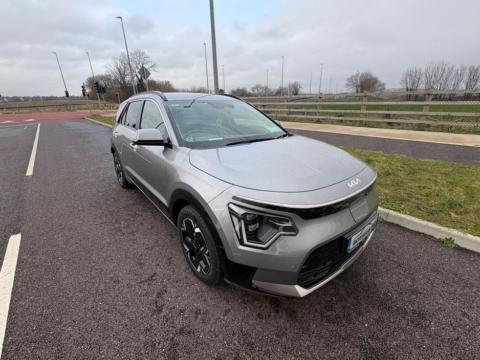 2023 Kia Niro - image 3