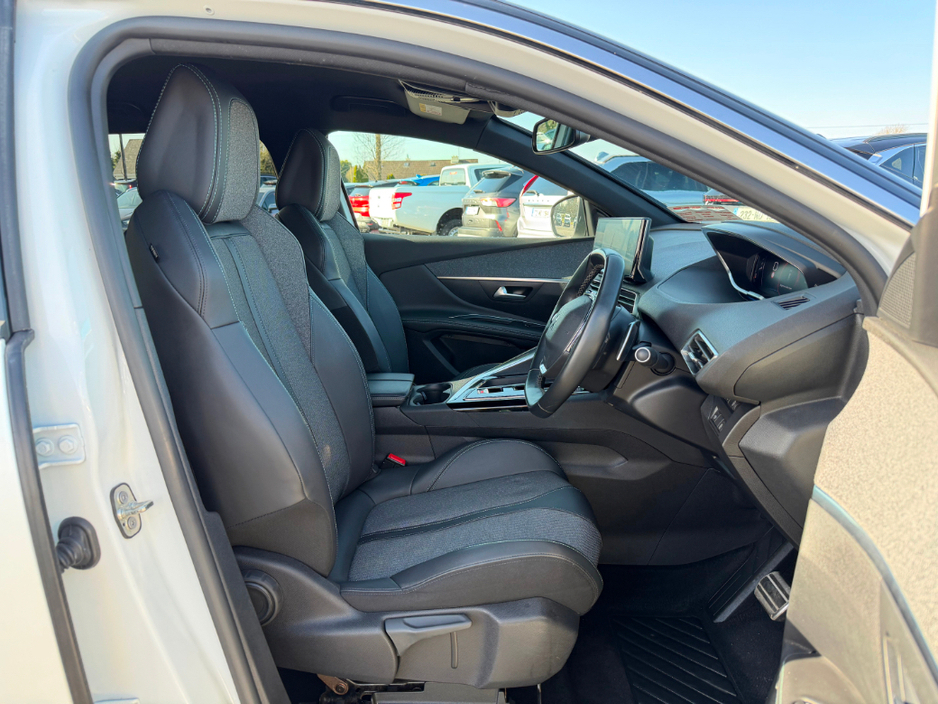 2023 Peugeot 5008 - image 5